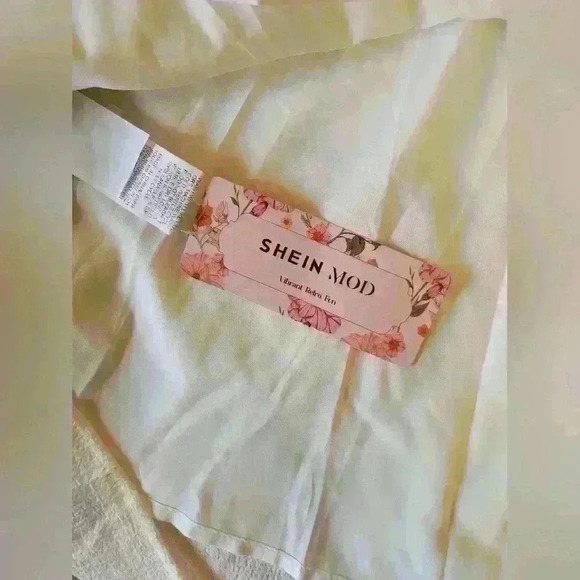 NWT!! Shein | White Spaghetti Strap Criss Cross Back, Size S - Picture 6 of 8